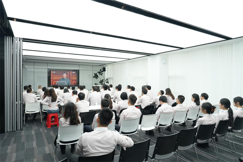 Tio år av upp- och nedgångar, 1,4 miljarder människors hjärtan – QGM delar ära med fosterlandet