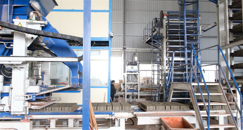 En maskin, flera klossar, energibesparing och koldioxidminskning, QGM Zenith 15-modellen skapar en 