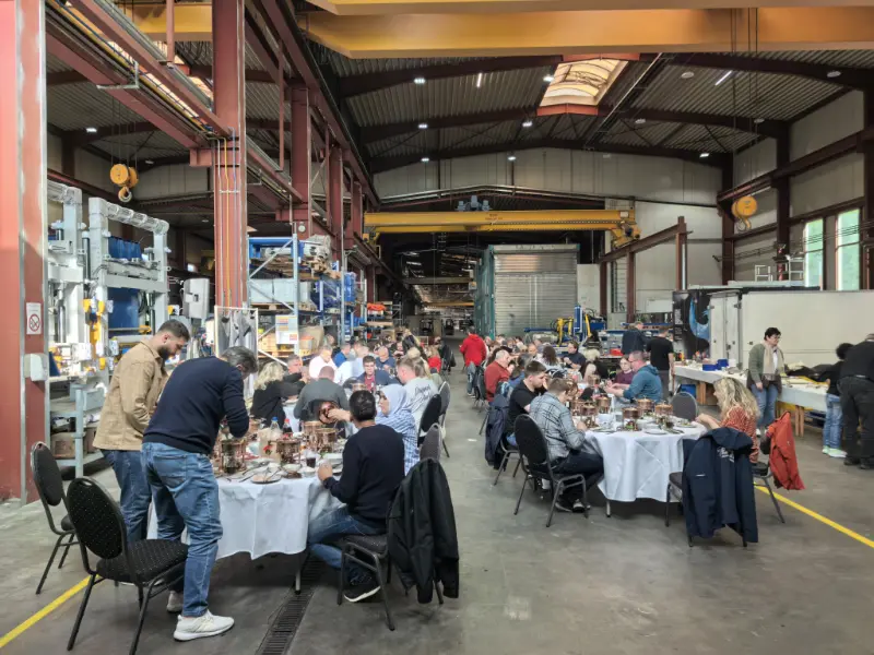Doften av kinesisk hot pot når Tyskland! Quangong Machinery Co., Ltd:s dotterbolag Zenit firar projektframgångar.